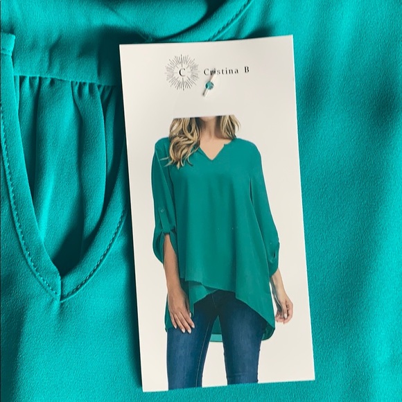 New with tag Beautiful Flowey dress shirt - Picture 2 of 3